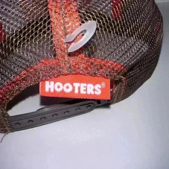 Hooters Brown & Orange Snapback Hat One Size & Adjustable - Picture 5 of 8
